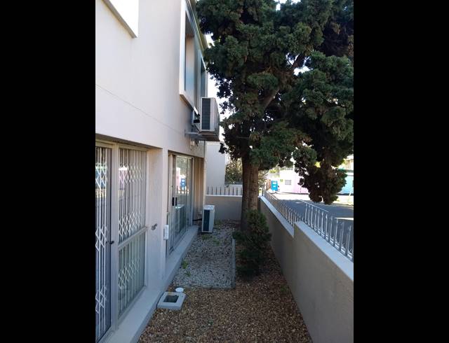 100M² OFFICE TO LET IN WOODSTOCK
